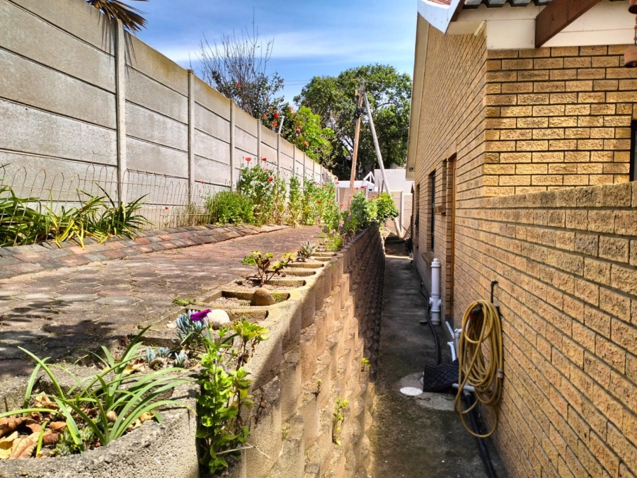 3 Bedroom Property for Sale in Fraaiuitsig Western Cape